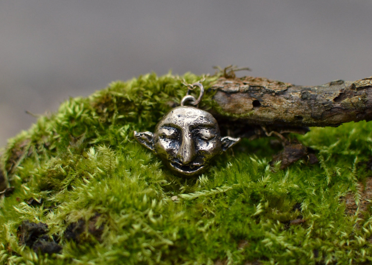 CLOVE - Bronze Pendant