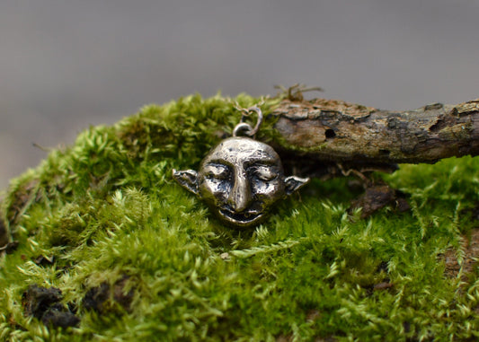 CLOVE - Bronze Pendant